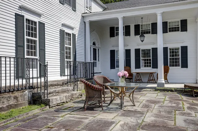 a table and chairs in front of a house