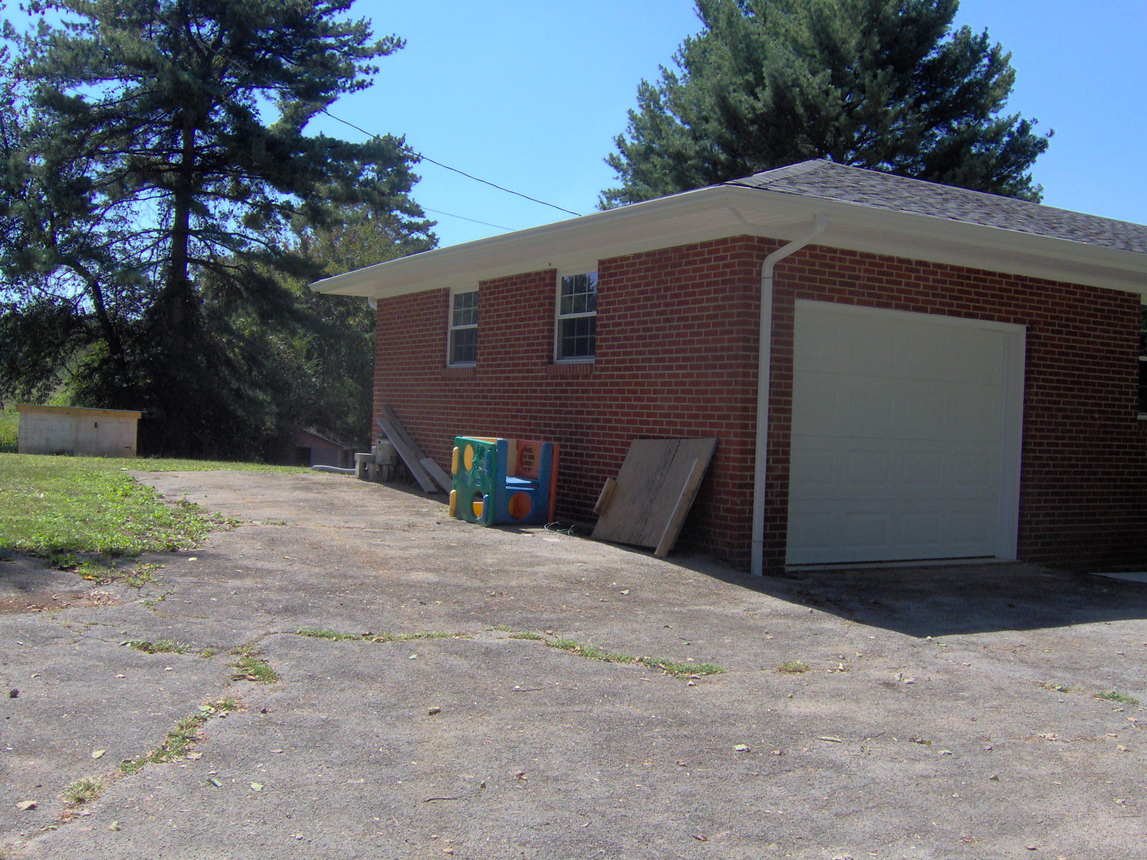 207 Jackson Road Rutledge, TN 37861 - Photo 2 of 9 009