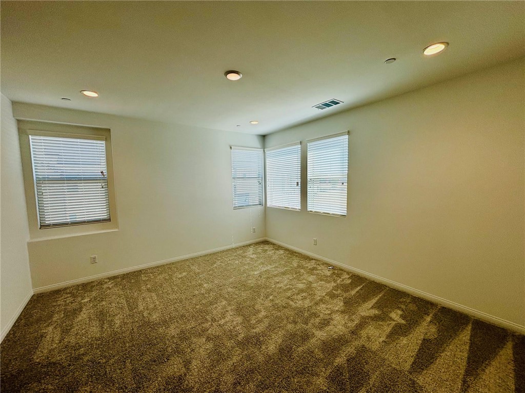 27366 Hyland Newhall, CA 91381 - Photo 14 of 31