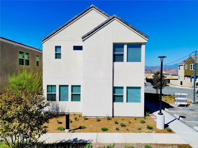 $4,100 | 27366 Hyland, Newhall, CA 91381