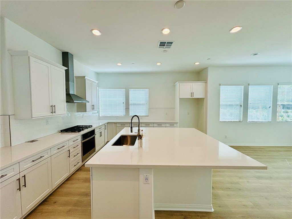 27366 Hyland Newhall, CA 91381 - Photo 8 of 31