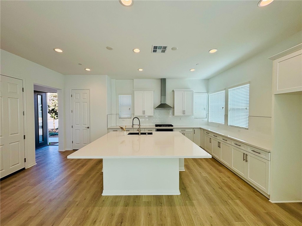 27366 Hyland Newhall, CA 91381 - Photo 9 of 31