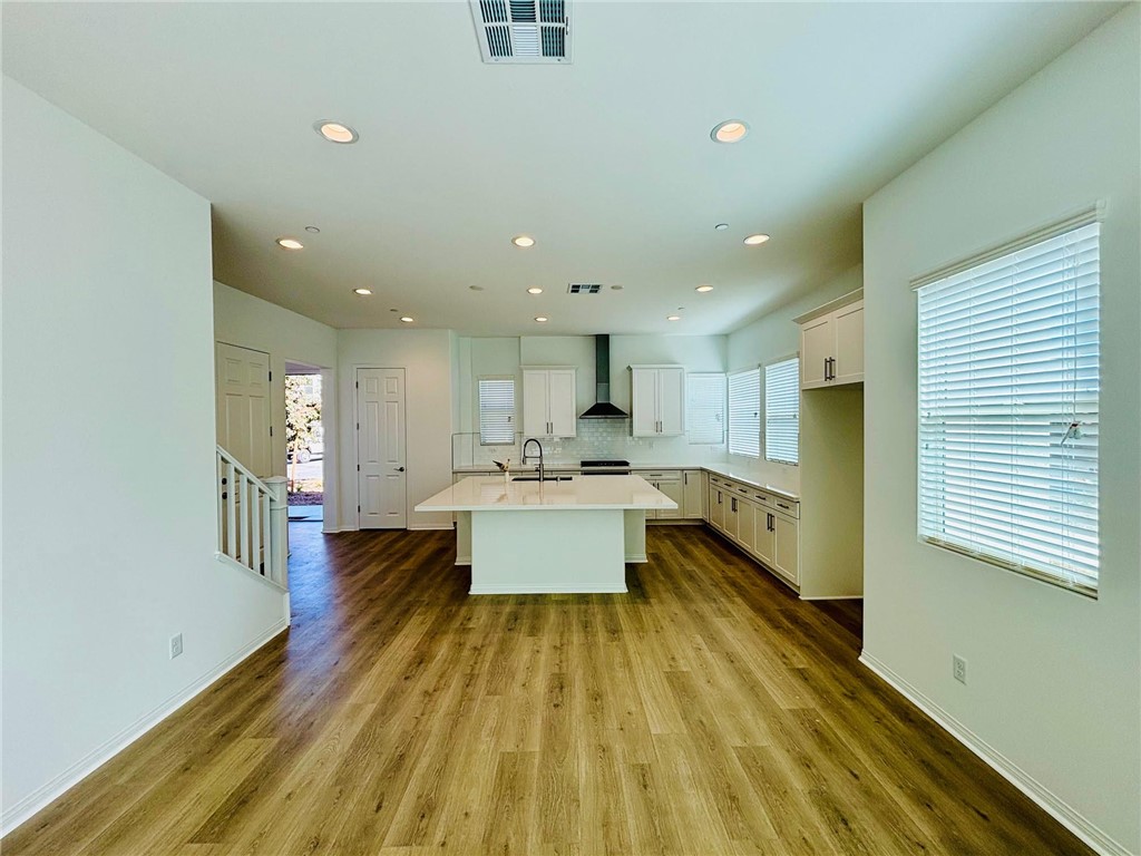 27366 Hyland Newhall, CA 91381 - Photo 10 of 31