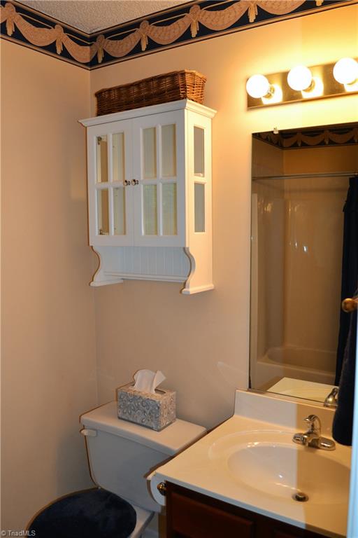 3313 Timberwolf Avenue High Point, NC 27265 - Photo 19 of 25 Full bath upstairs with tub/shower combo.