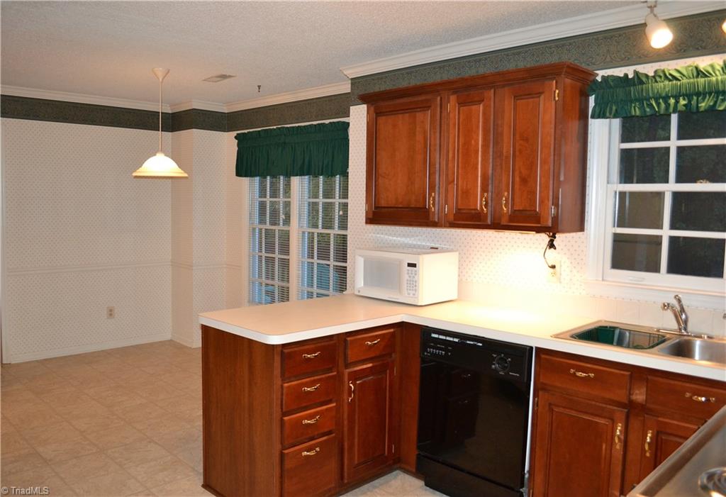 3313 Timberwolf Avenue High Point, NC 27265 - Photo 9 of 25 Generous sized eating area offers great views and plenty of natural light.