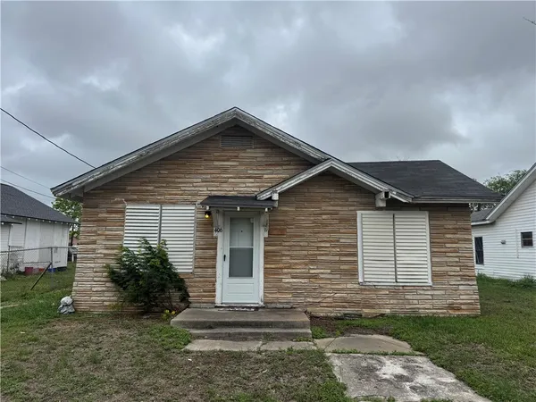 $69,900 | 406 Mathis Street, Taft, TX 78390