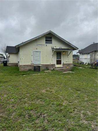 $69,900 | 406 Mathis Street, Taft, TX 78390