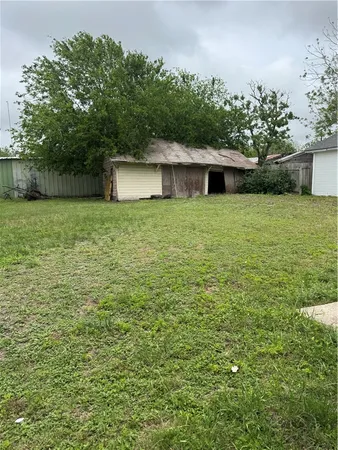 $69,900 | 406 Mathis Street, Taft, TX 78390