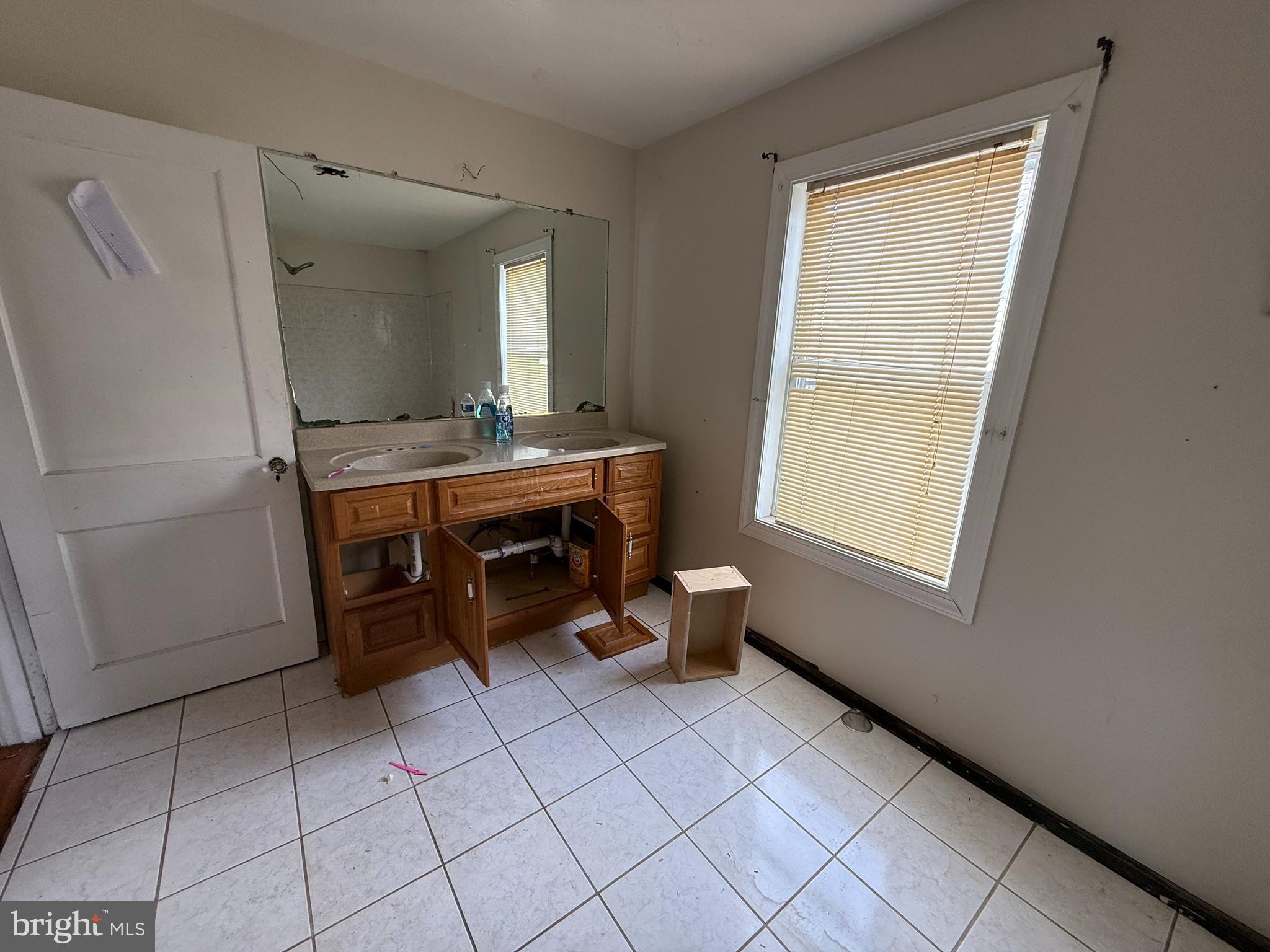 105 Hampton Street Bridgeton, NJ 08302 - Photo 21 of 26 2nd Floor Bathroom