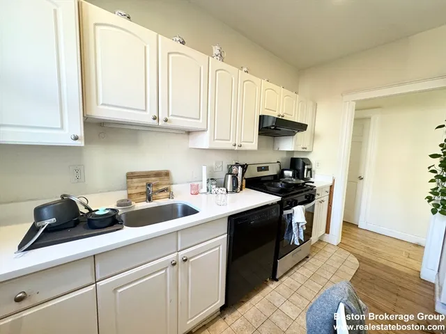 $4,950 | 37 Hillside Street, Unit 3, Boston, MA 02120