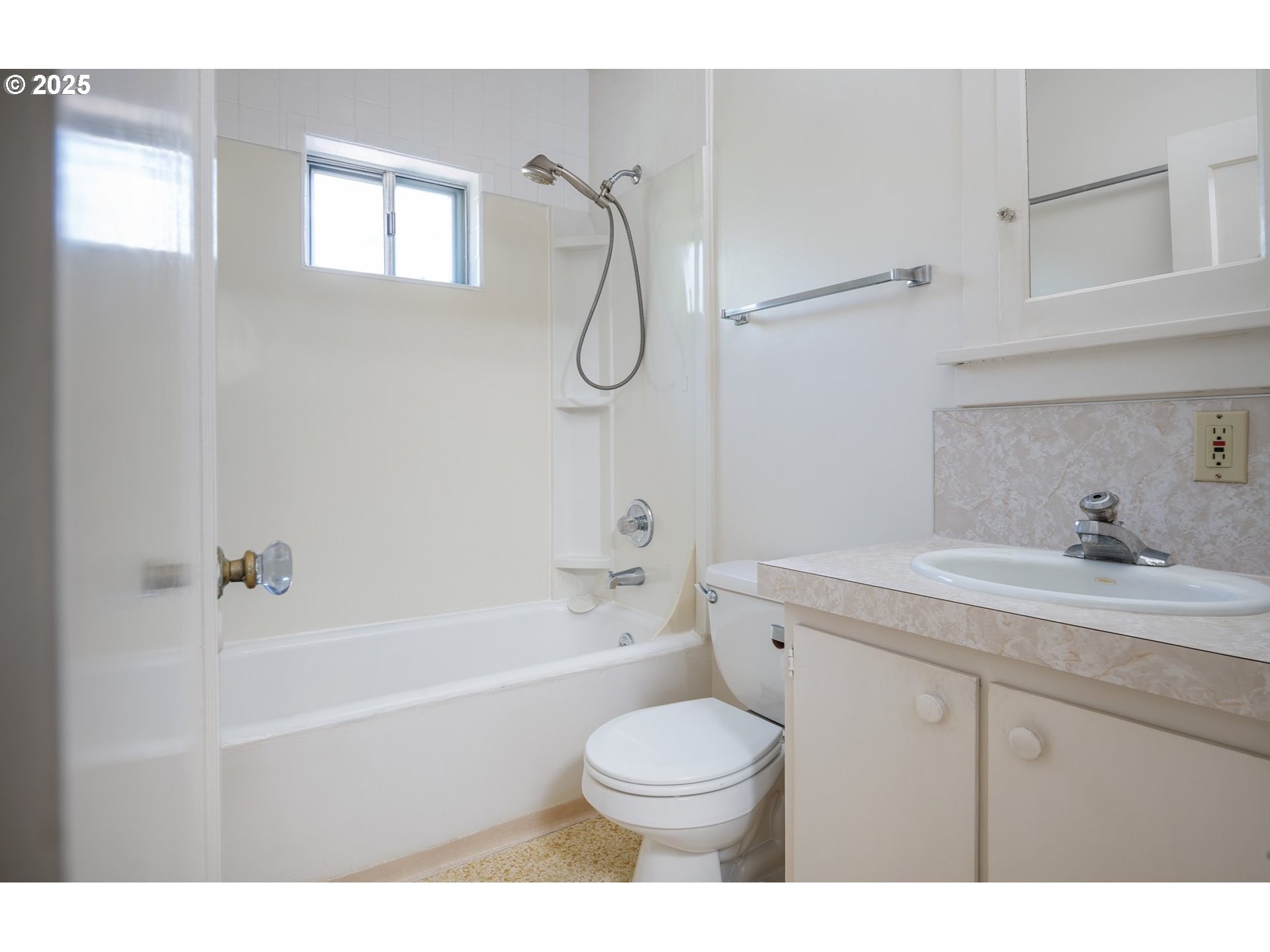 1902 Northeast 38th Avenue Portland, OR 97212 - Photo 15 of 29