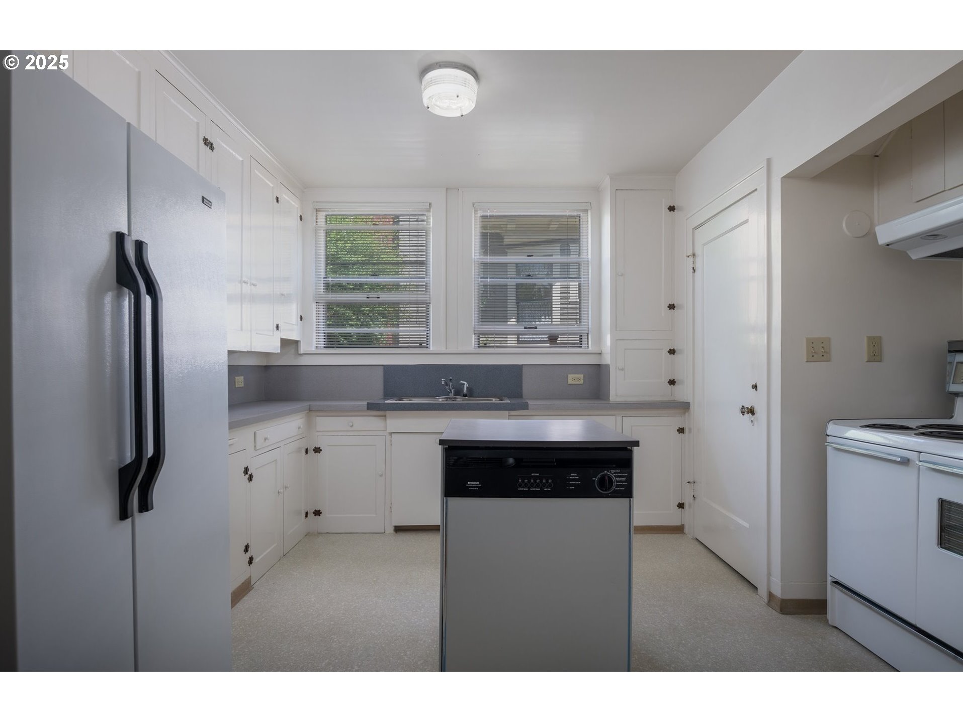 1902 Northeast 38th Avenue Portland, OR 97212 - Photo 28 of 29