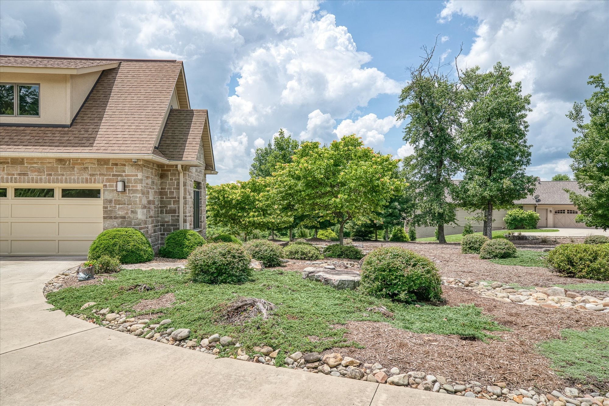 61 Bluff View Terrace Crossville, TN 38558 - Photo 21 of 81 a view of a garden with a building in the background