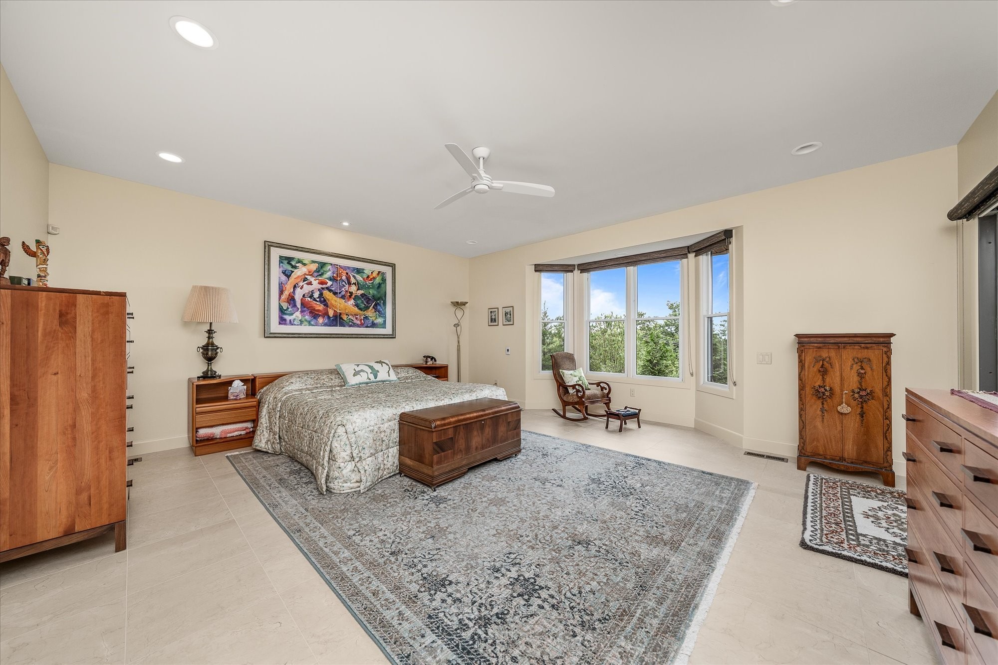 61 Bluff View Terrace Crossville, TN 38558 - Photo 67 of 81 a spacious bedroom with a large bed and a couch