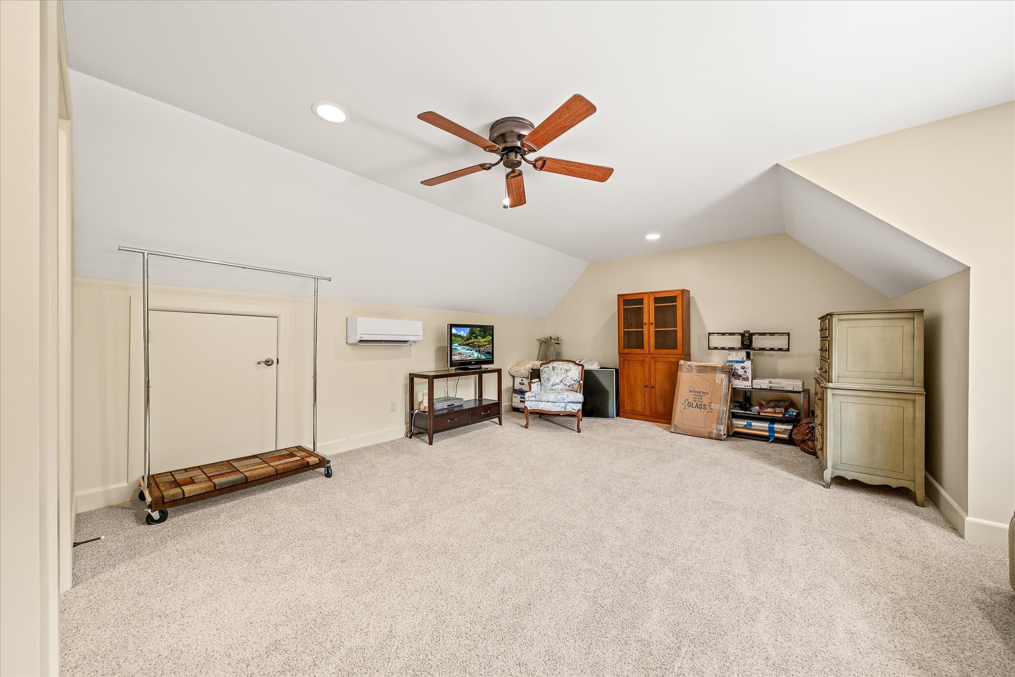 61 Bluff View Terrace Crossville, TN 38558 - Photo 75 of 81 a view of a livingroom with furniture and a ceiling fan