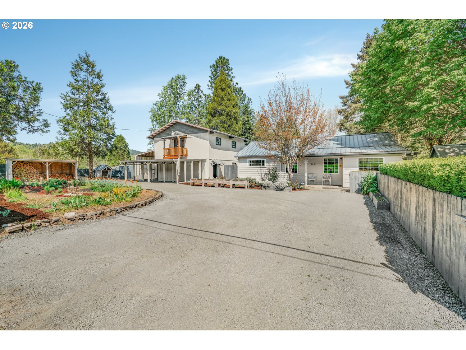 1381 Oak Hill Road Roseburg, OR 97471 - Photo 4 of 48