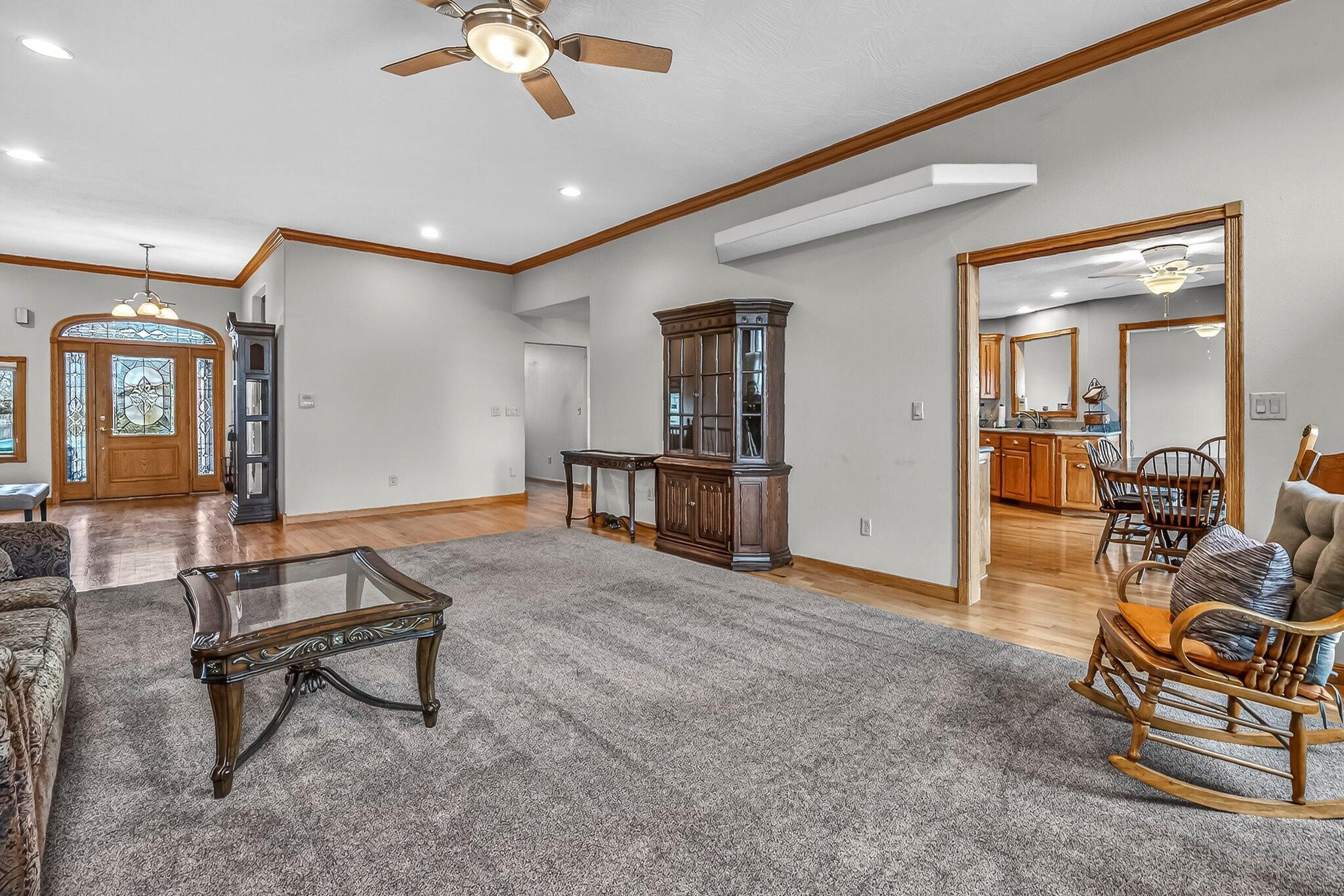 2374 South April Avenue Springfield, MO 65807 - Photo 7 of 47 07-april-31