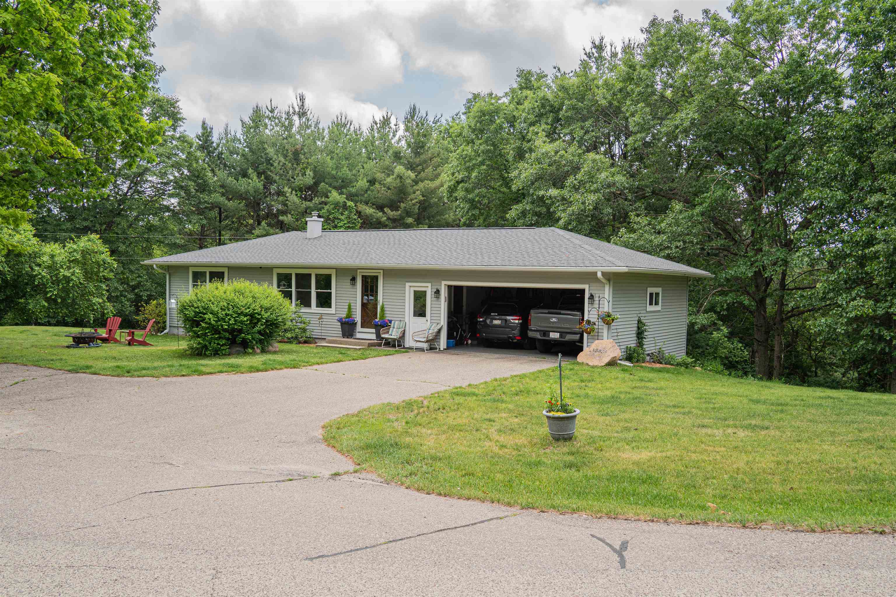 N2375 Smith Road Waupaca, WI 54981 - Photo 3 of 48