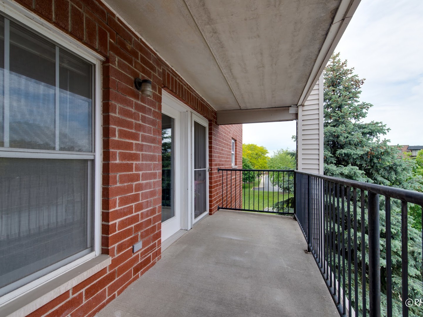 237 North Mill Road, Unit 12 Addison, IL 60101 - Photo 20 of 21 a view of a porch