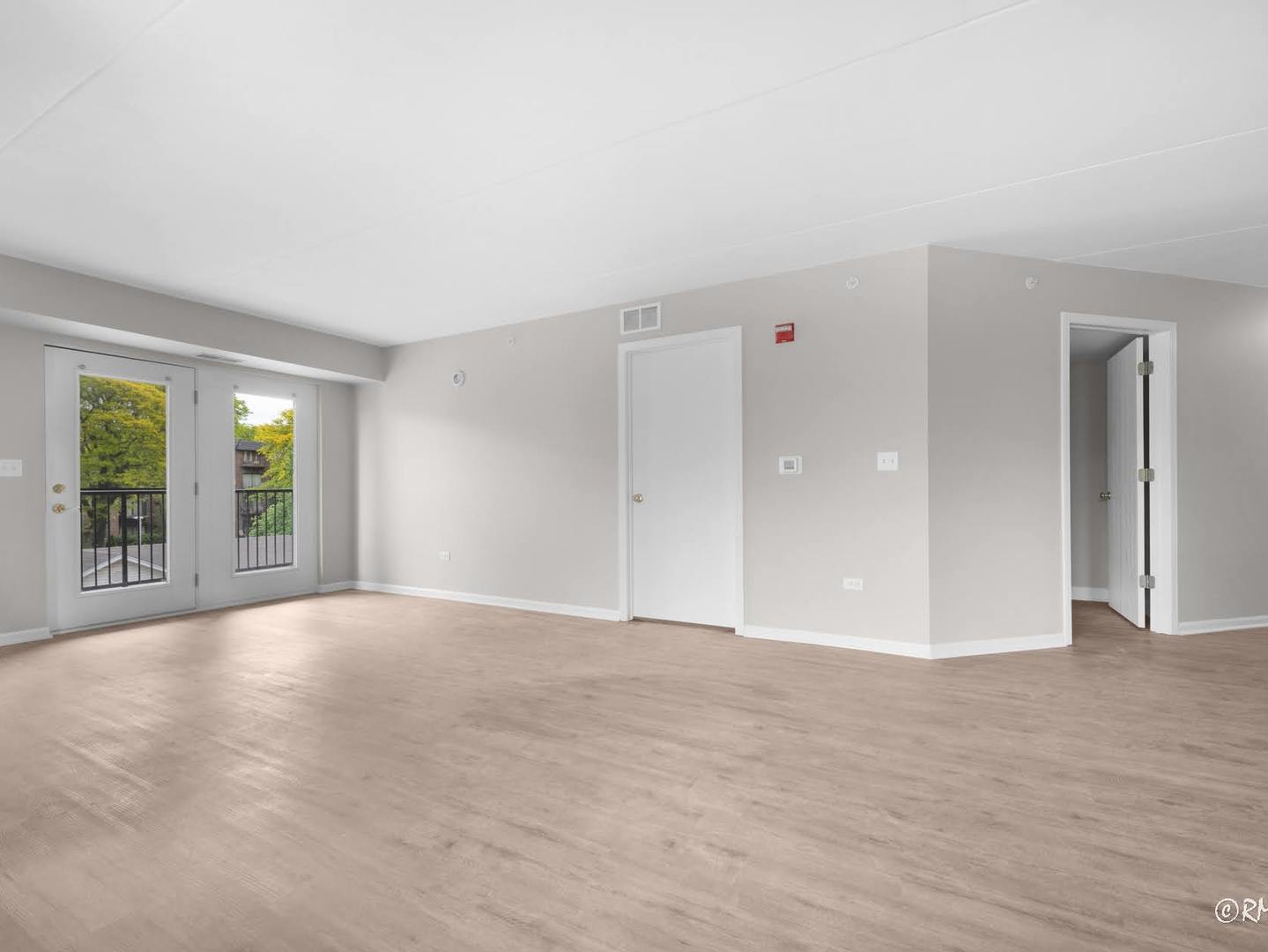 237 North Mill Road, Unit 12 Addison, IL 60101 - Photo 6 of 21 a view of an empty room with a window