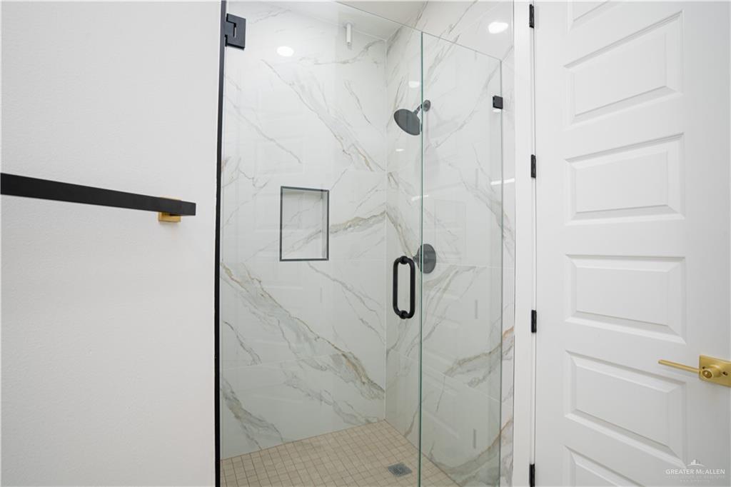 902 La Laguna Road Mission, TX 78572 - Photo 18 of 33 shared bathroom