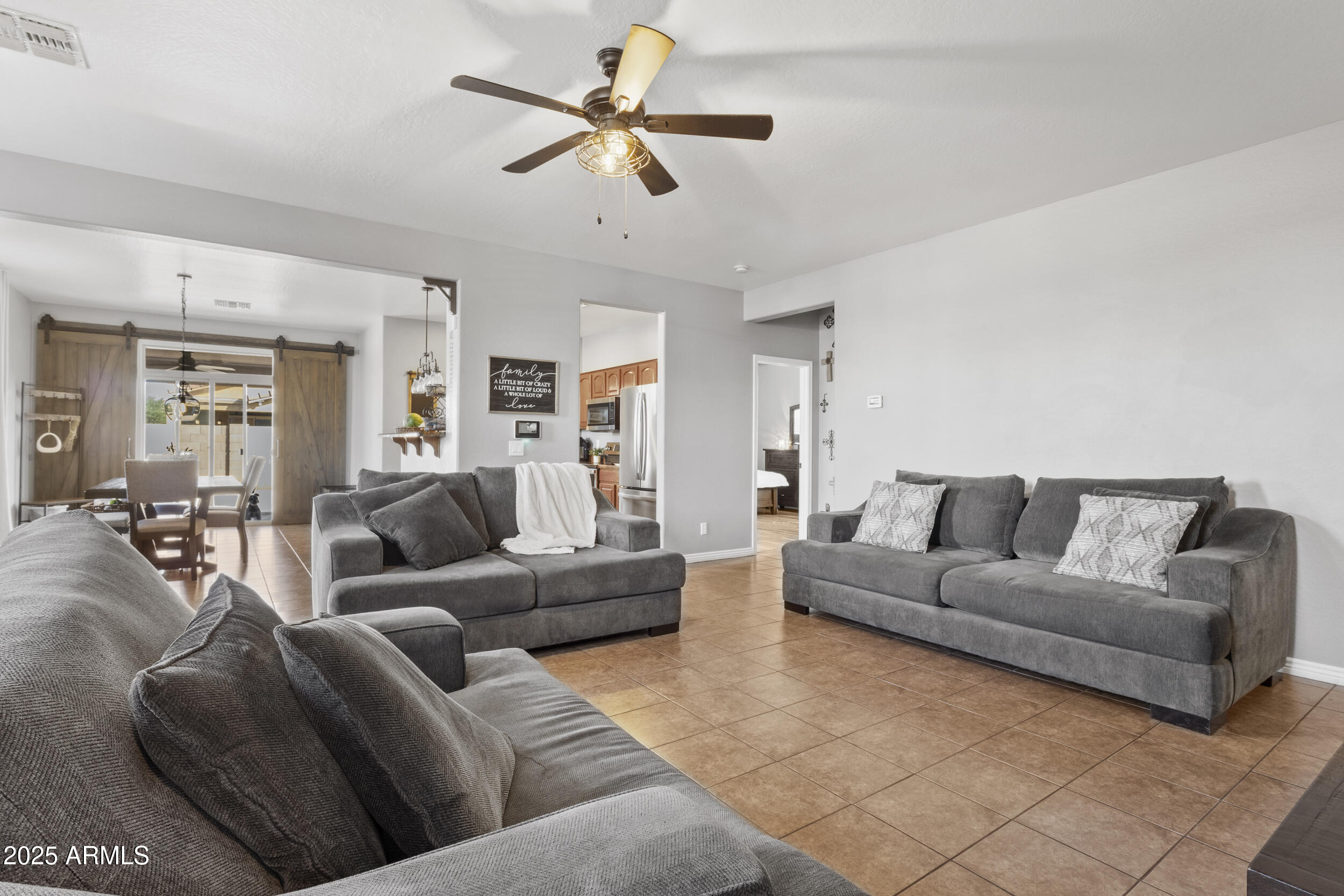 7305 West Darrel Road Laveen, AZ 85339 - Photo 4 of 26 Light and bright living space