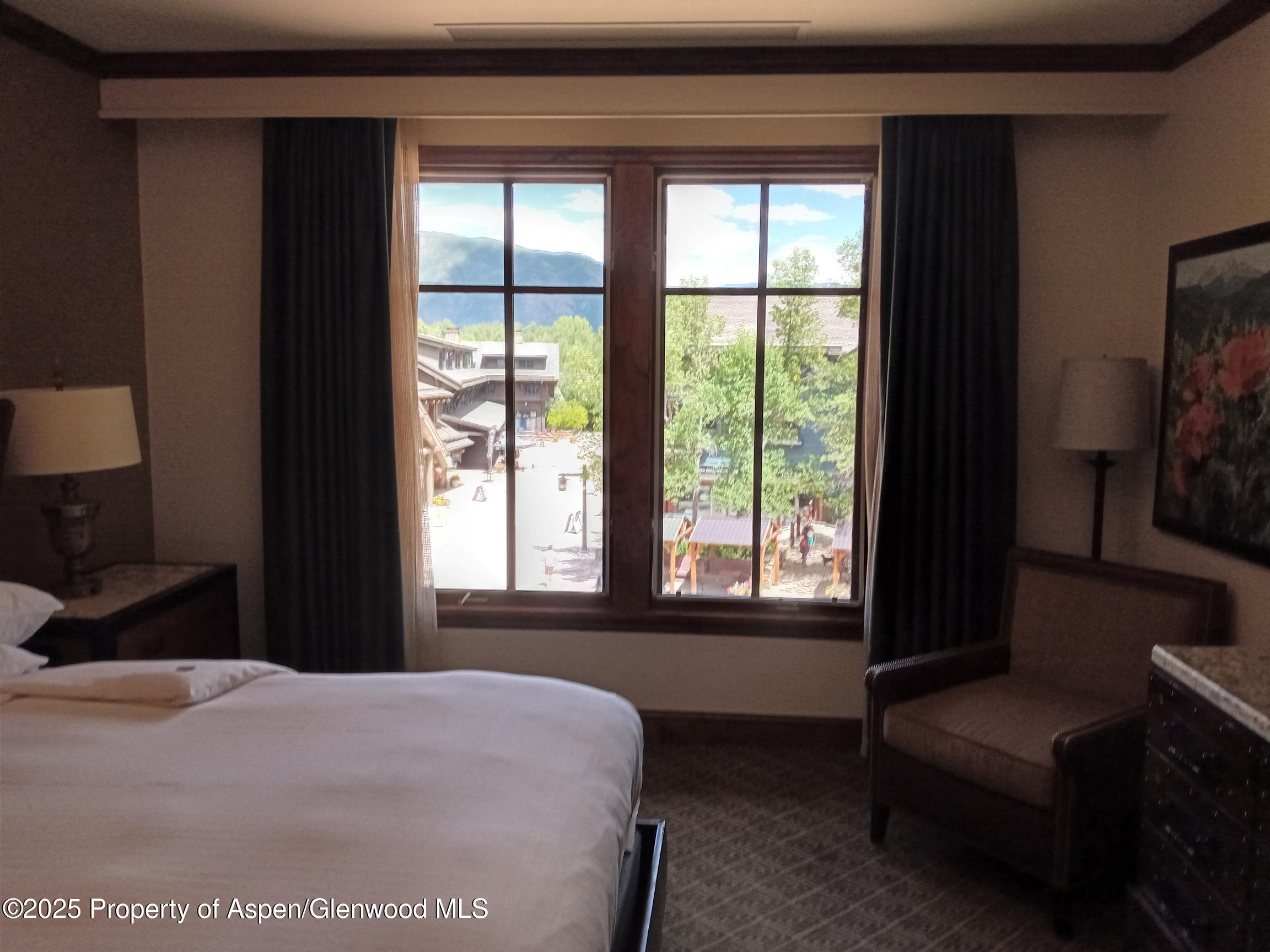 39 Boomerang Road, Unit 8209 SUMMER INTEREST 9 Aspen, CO 81611 - Photo 21 of 26 a bedroom with a bed and a window
