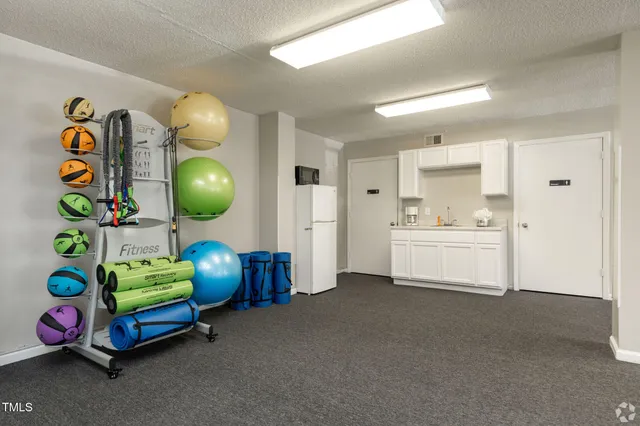 $1,467 | 115 Holiday Park Road, Unit 3, Hillsborough, NC 27278