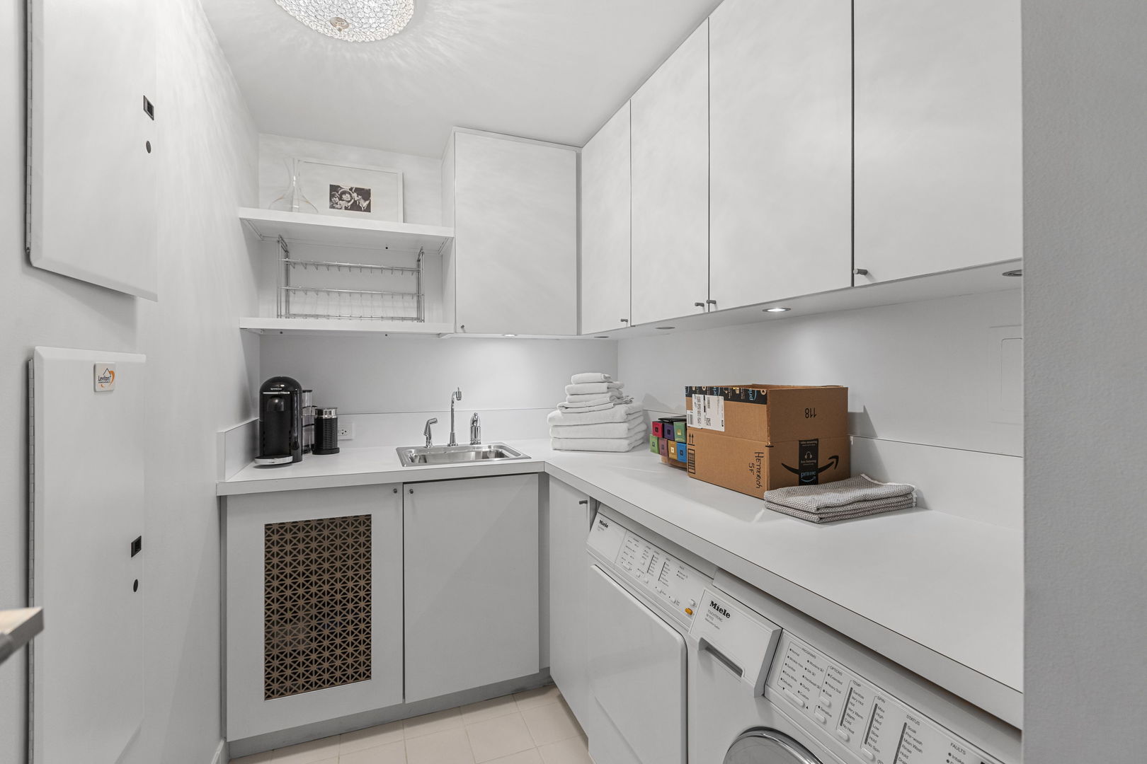 159 East Walton Place, Unit 5F Chicago, IL 60611 - Photo 12 of 18