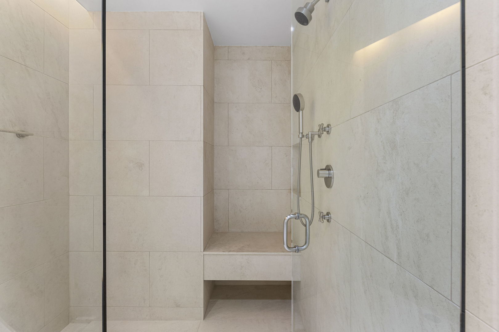159 East Walton Place, Unit 5F Chicago, IL 60611 - Photo 17 of 18