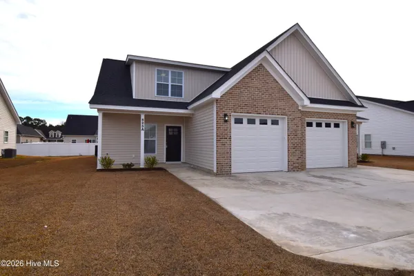 $1,800 | 825 Sarah Rebecca Drive, Unit A, Greenville, NC 27834