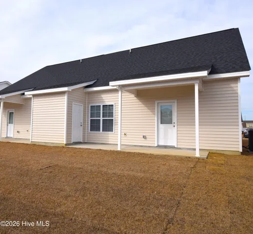 $1,800 | 825 Sarah Rebecca Drive, Unit A, Greenville, NC 27834