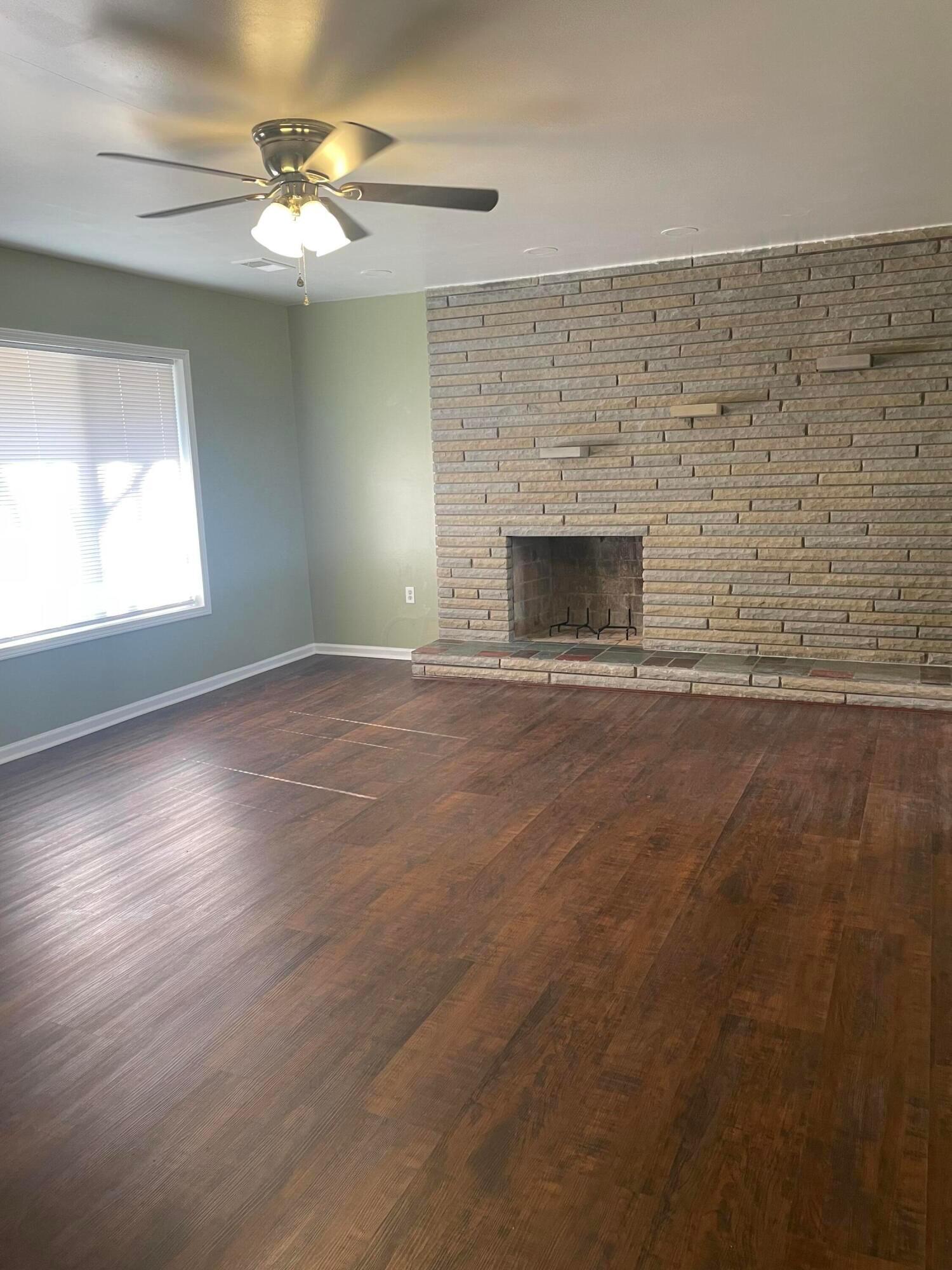 1144 Koebel Road Columbus, OH 43207 - Photo 10 of 17 Living Room