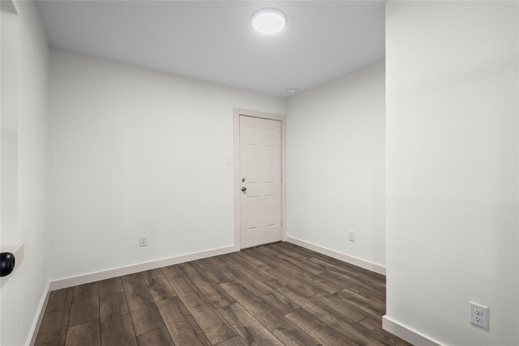 909 Robertson Road Grand Prairie, TX 75050 - Photo 15 of 36 Gallery Image 15