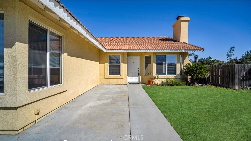 19364 Summerwind Trail Perris, CA 92570 - Photo 5 of 50 a front view of a house with yard