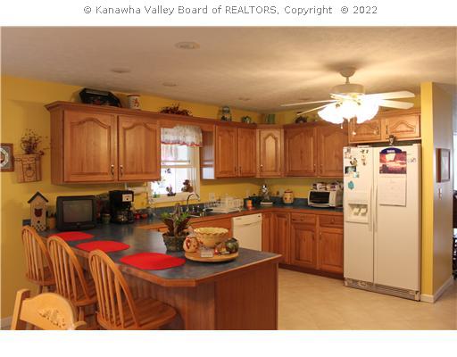 285 Joyce Road Scott Depot, WV 25560 - Photo 3 of 7 Kitchen.