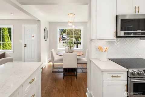 $925,000 | 3242 Northeast 98th Street, Seattle, WA 98115