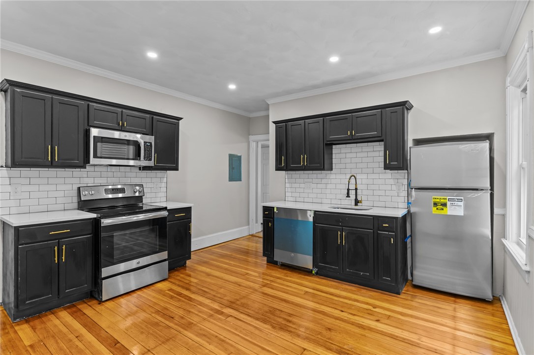 382 Orms Street Providence, RI 02908 - Photo 4 of 31