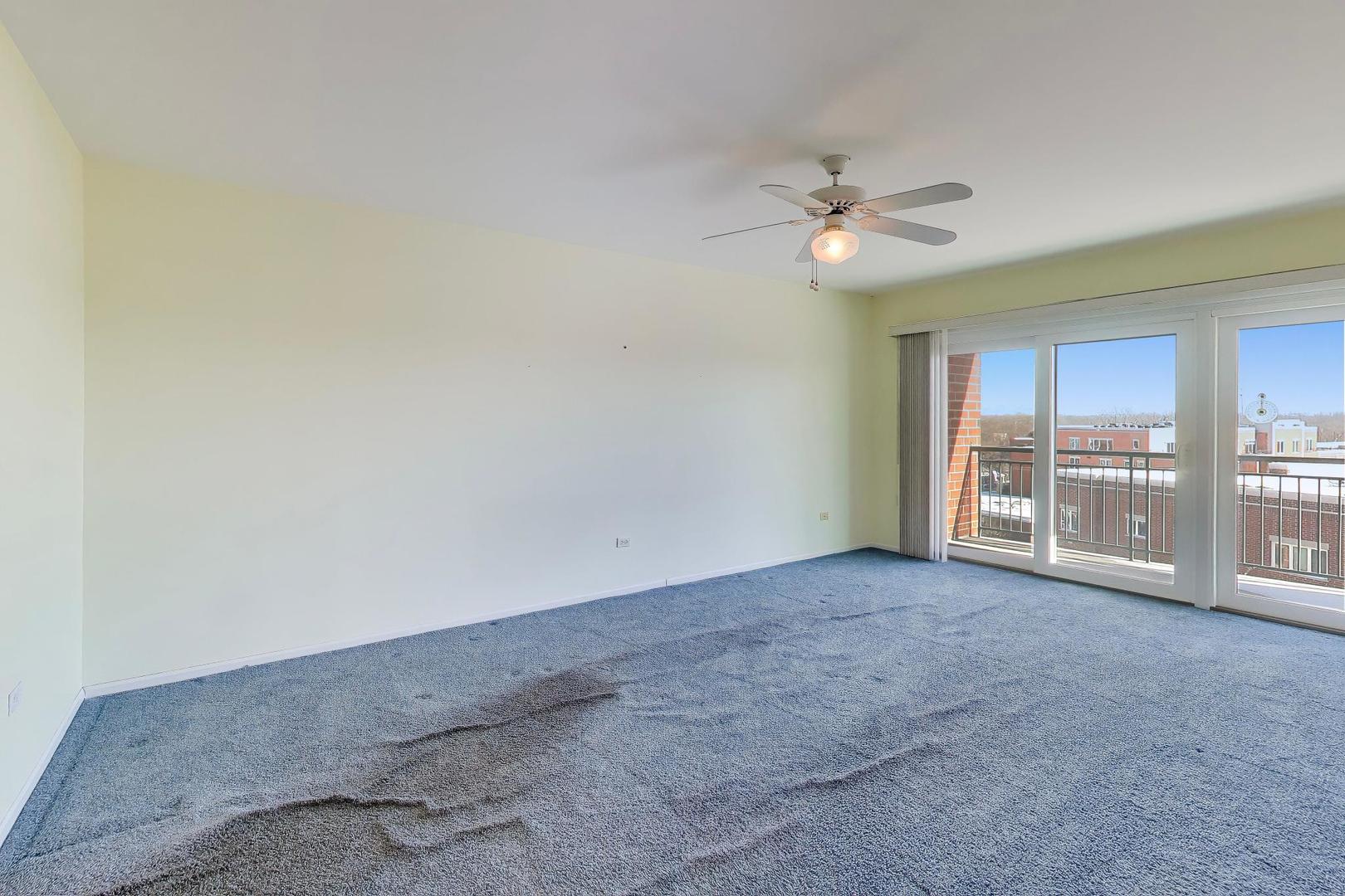 650 South River Road, Unit 812 Des Plaines, IL 60016 - Photo 14 of 25 a view of an empty room with a window