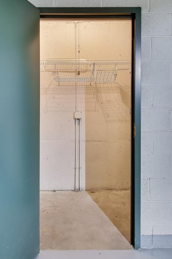 650 South River Road, Unit 812 Des Plaines, IL 60016 - Photo 22 of 25 an empty room with a large window