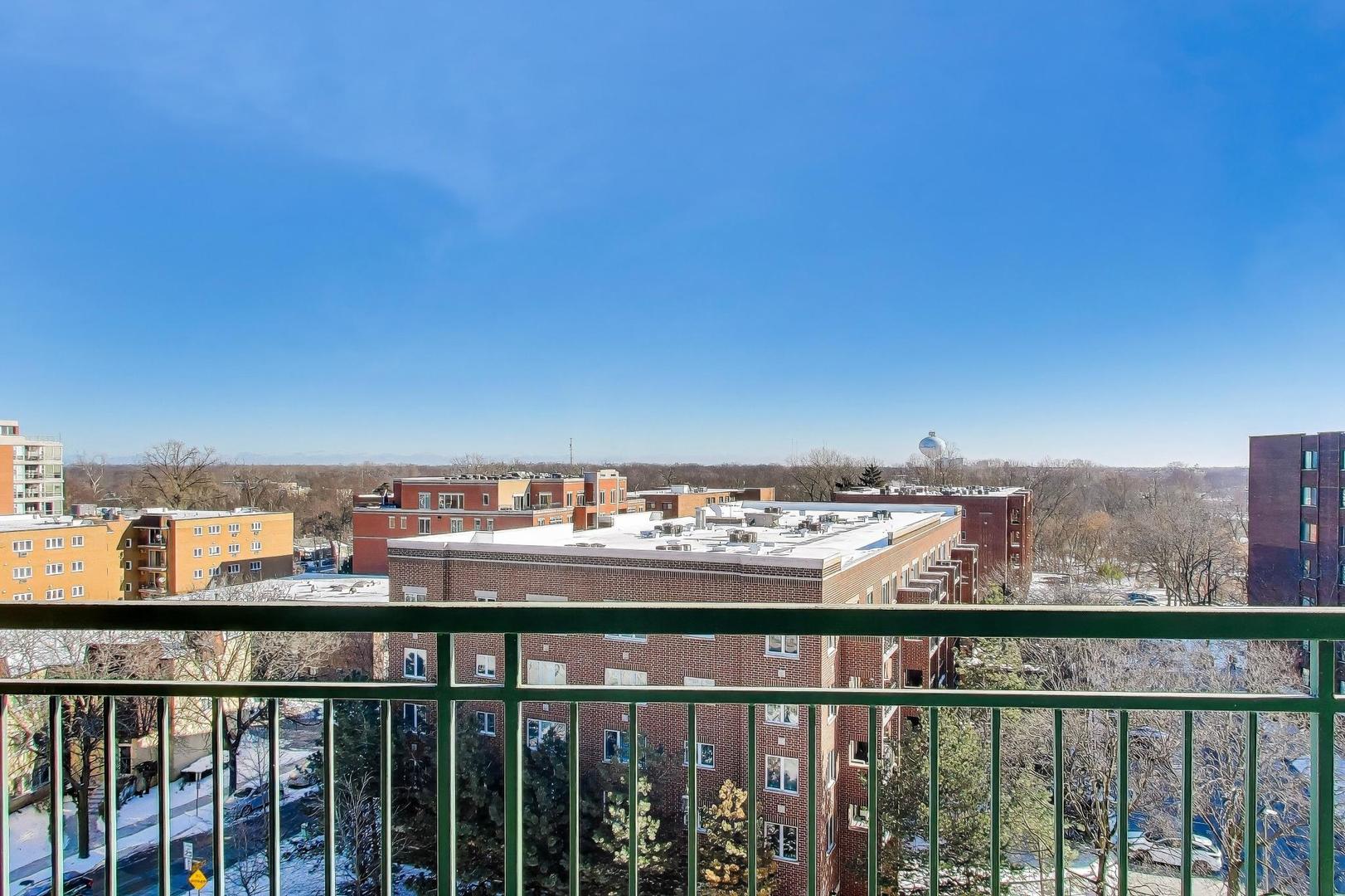 650 South River Road, Unit 812 Des Plaines, IL 60016 - Photo 7 of 25 a view of a balcony with city view