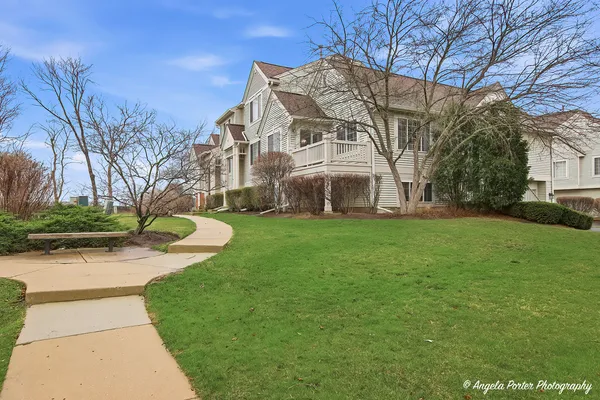 $292,500 | 324 New Haven Drive, Cary, IL 60013