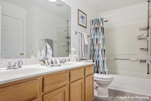 $292,500 | 324 New Haven Drive, Cary, IL 60013