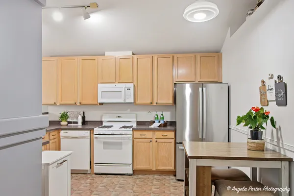 $292,500 | 324 New Haven Drive, Cary, IL 60013