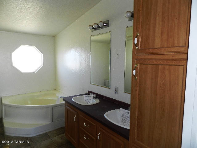 5045 North Puma Road Marana, AZ 85653 - Photo 5 of 27