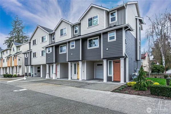$410,000 | 334 9th Avenue Southeast, Unit A4, Puyallup, WA 98372