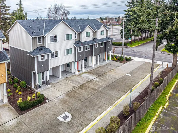 $410,000 | 334 9th Avenue Southeast, Unit A4, Puyallup, WA 98372