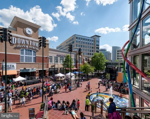 a city street filled with lots of traffic and tall building