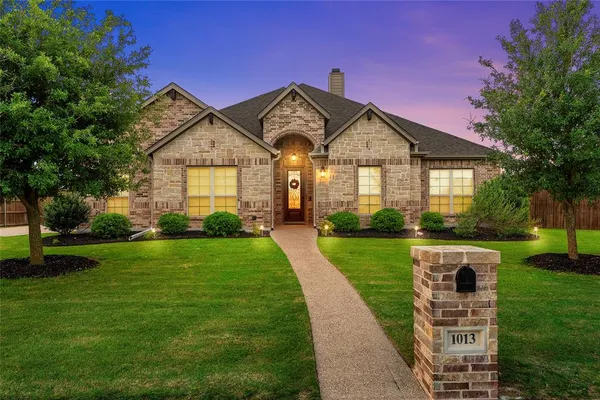 $545,000 | 1013 Steamboat Drive, Hewitt, TX 76643