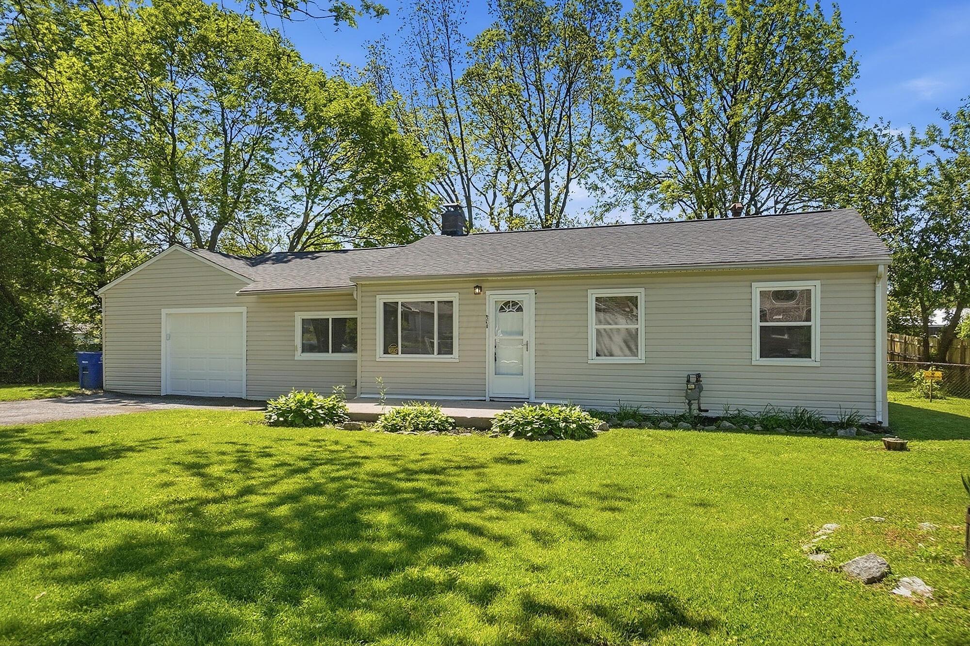 691 Basswood Road Columbus, OH 43207 - Photo 2 of 32 002